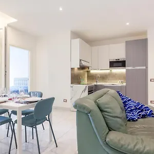 Seaside Flat With Swimming Pool And Private Parking Appartamento